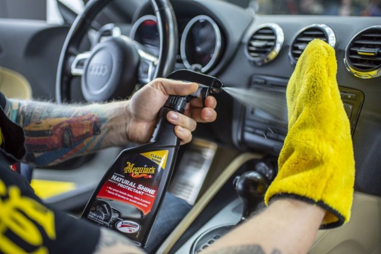 Meguiar's Natural Shine Vinyl & Rubber Protectant - захист інтер'єрних пластиків, природний вигляд (не надає блиску), 473 мл