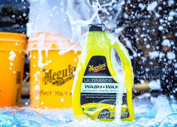 Autošampon s příměsí vosku a polymerů - Meguiar's Ultimate Wash & Wax - 1420 ml