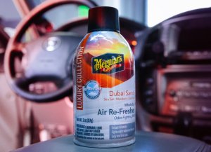 Meguiar's Whole Car Air-Refresher - pohlcovač pachů + osvěžovač vzduchu, 57 g, vůně: Dubai Sands_3 Meguiar's Whole Car Air-Refresher - pohlcovač pachů + osvěžovač vzduchu, 57 g, vůně: Dubai Sands_3