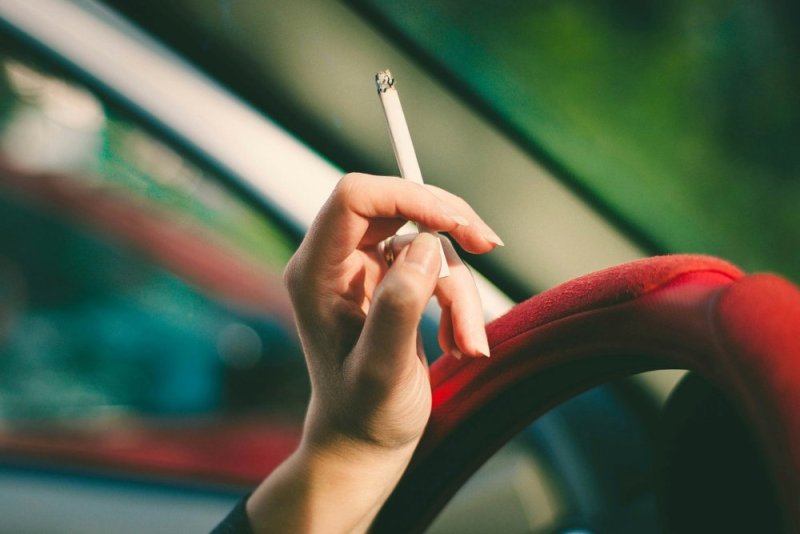 Jak odstranit zápach cigaret z auta: 8 tipů, které opravdu zaberou