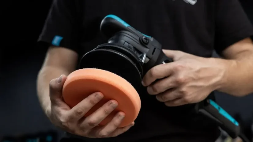 Tvrdý leštiaci kotúč 75 mm Auto Finesse Revitalise - 1. krok
