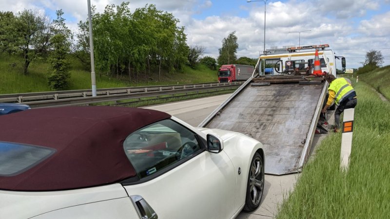 Finalizace příprav ve stodole, patálie se Zetkem, ze servisu do servisu