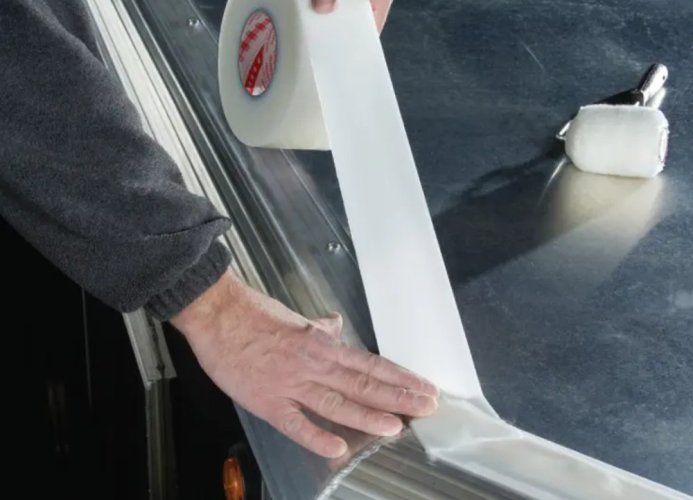 3M™ extrémne tesniaca páska 4411, 50 mm x 5,5 m, farba transparentná