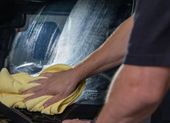 Detailer na lak, palubní desku a autoskla (interiér i exteriér) - Meguiar's Paint, Dash & Glass Inside & Out Detailer - 710 ml