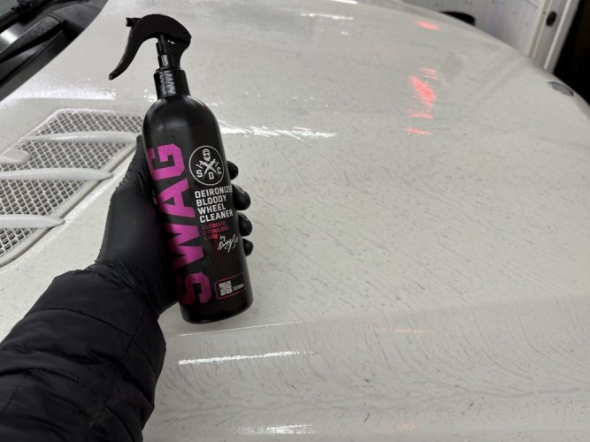 Čistič alu kol a odstraňovač polétavé rzi - SWAG Deironizer Bloody Wheel Cleaner - 500 ml Čistič alu kol a odstraňovač polétavé rzi - SWAG Deironizer Bloody Wheel Cleaner - 500 ml