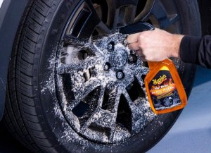 Meguiar's Hot Rims Black Wheel Cleaner - pH neutrálny čistič čiernych kolies, 709 ml