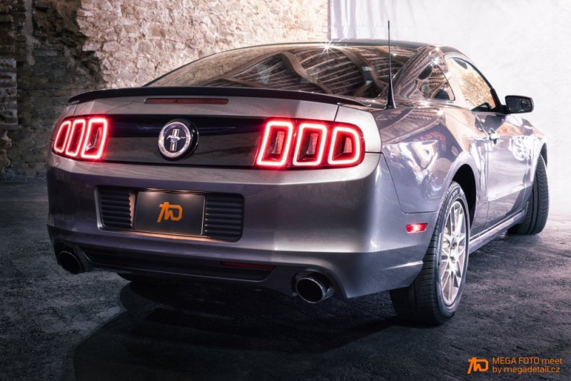 Ford Mustang 2014 US verze na MEGA FOTO meetu Fast & Furious