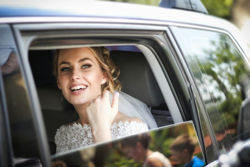 Jak ozdobit auto na svatbu: 7 nápadů pro nezapomenutelný den