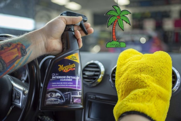 Очисник інтер'єрних поверхонь, матовий вигляд - Meguiar's Quik Interior Detailer - 473 мл
