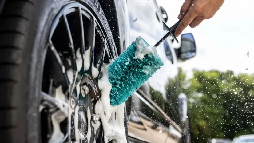 Velký chemicky odolný kartáč na kola Auto Finesse Barrel