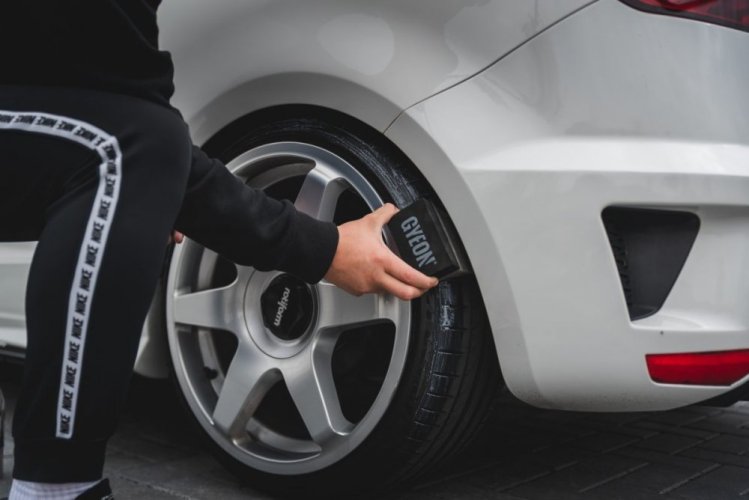 Gyeon Q2M Tire Applicator Small aplikátor na pneumatiky