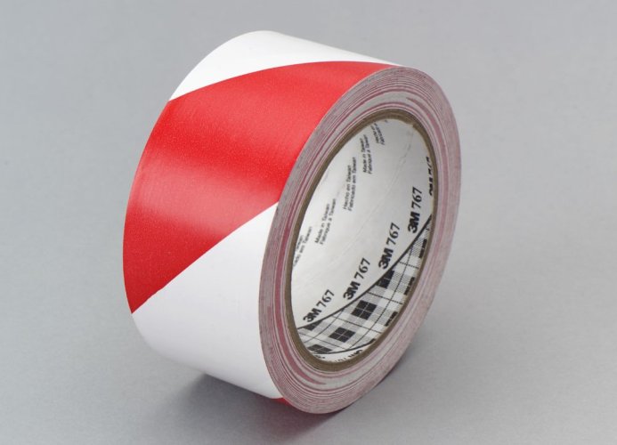 3M™ označovací PVC lepicí páska pro bezpečnostní značení 766i, 50 mm x 33 m, provedení červeno-bílá