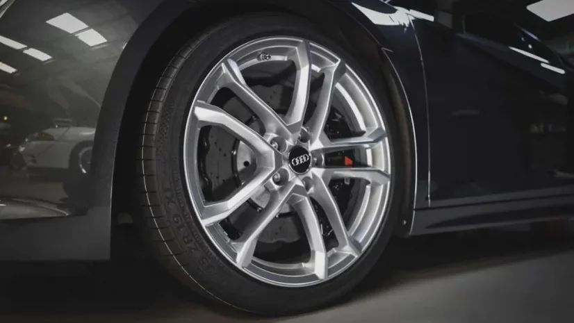 Auto Finesse Gloss Tyre Dressing 250 ml lesklá impregnácia pneumatík