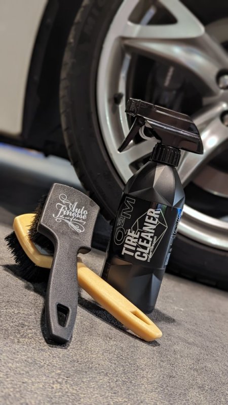 TEST čističe pneumatik Gyeon Tire Cleaner