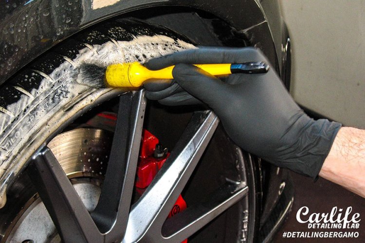 Gyeon Q2M TireCleaner 500 ml čistič pneumatik