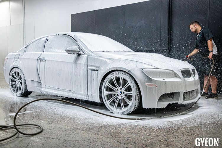 Aktivní pěna na předmytí karoserie (koncentrát) - Gyeon Q2M Foam - 4 l Aktivní pěna na předmytí karoserie (koncentrát) - Gyeon Q2M Foam - 4 l