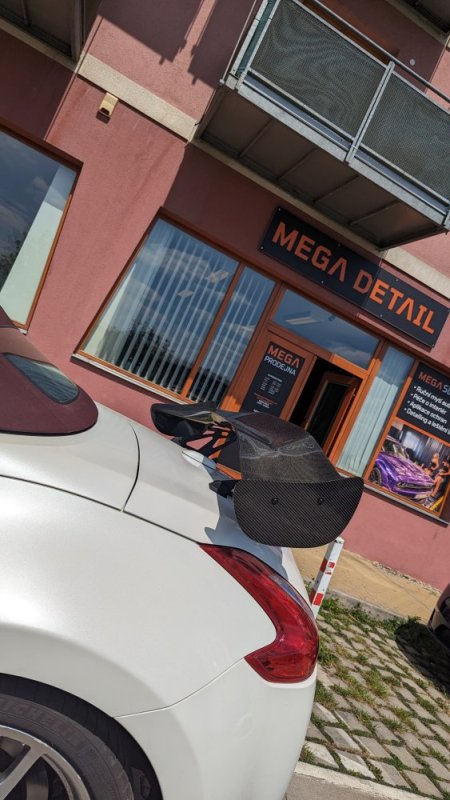 Prvá lastovička na Nissan 370Z roadster. Začíname, ako inak, než krídlom.