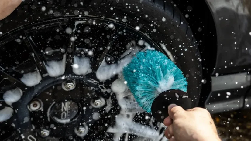 Velký chemicky odolný kartáč na kola Auto Finesse Barrel