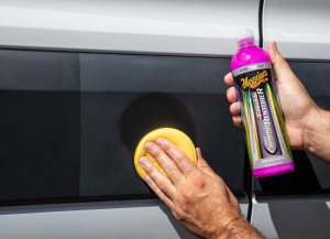 Oživovač a keramická ochrana vnějších plastů - Meguiar's Hybrid Ceramic Trim Restorer - 473 ml