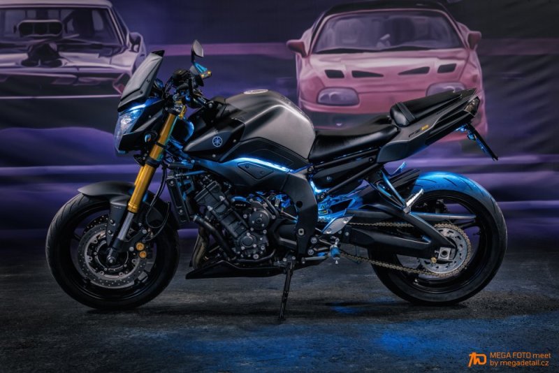 Yamaha FZ8 s poladěnýma doplňkama na MEGA FOTO meetu Fast & Furious