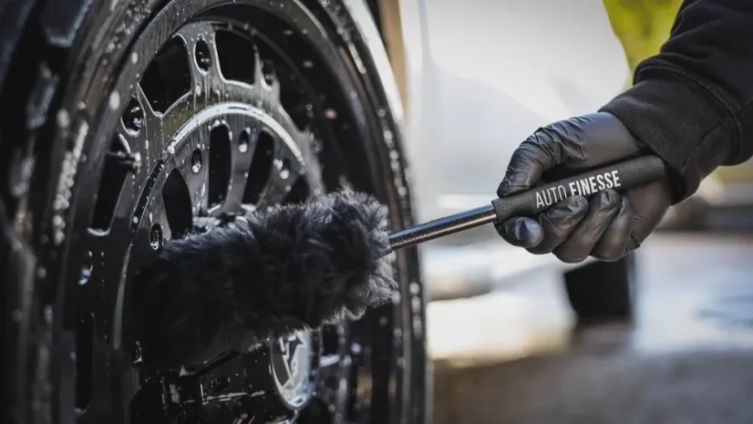 Kartáč na mytí kol z jehněčí vlny Auto Finesse - dlouhý