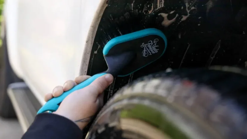 Kartáč na podběhy Auto Finesse Arch Blaster