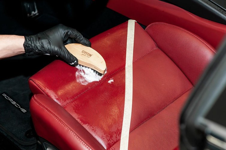 Gyeon Q2M LeatherBrush щітка для шкіри