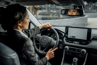žena v toyotě žena v toyotě