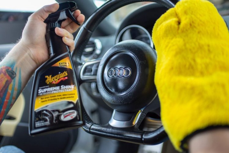 Ochrana interiérových plastů s vysokým leskem - Meguiar's Supreme Shine Vinyl & Rubber Protectant - 473 ml