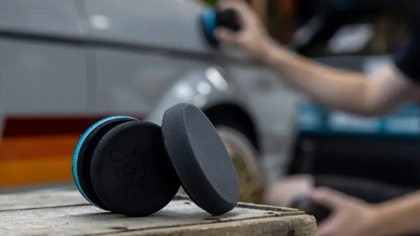 Pěnový aplikátor na vosk Auto Finesse Wax Spot
