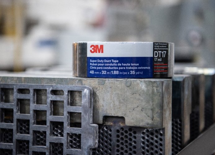3M™ Super silná páska Duct Tape DT17 do extrémne náročného prostredia, čierna, 48 mm x 32 m