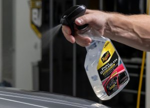 Detailer na lak, palubní desku a autoskla (interiér i exteriér) - Meguiar's Paint, Dash & Glass Inside & Out Detailer - 710 ml