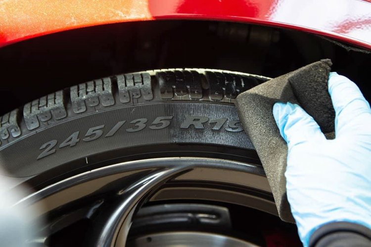 Gyeon Q2M Tire Express 1000 мл просочення для шин і гуми