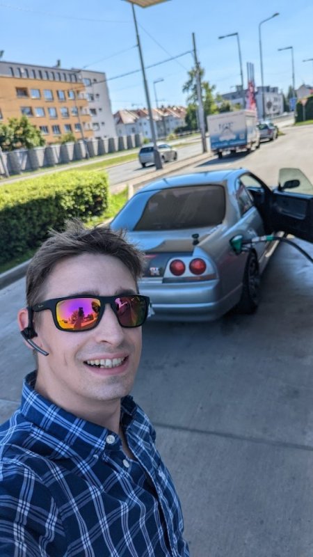 Kamil z MEGA dělá recenze na autokosmetiku, takže je něco jako ambasador