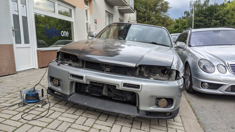 Skyline R33 renovace předních světlometů. Kdo by řekl, že to bude jeden z největších problémů
