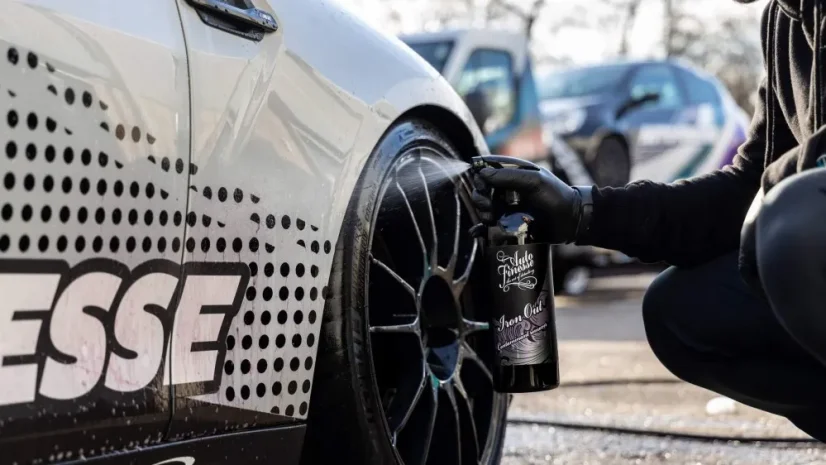 Odstraňovač polétavé rzi a brzdového prachu Auto Finesse Iron Out 1000 ml