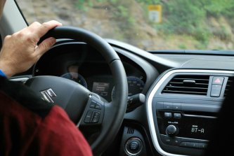 Auto plave: Příčiny, rychlá kontrola a správné řešení