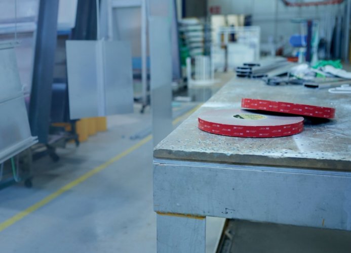 3M™ VHB™ sivá obojstranne silno lepiaca akrylová páska GPH-110GF, šírka 19 mm, dĺžka 3 m