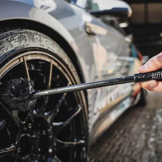 Kartáč na mytí kol z jehněčí vlny Auto Finesse - dlouhý - foto 3