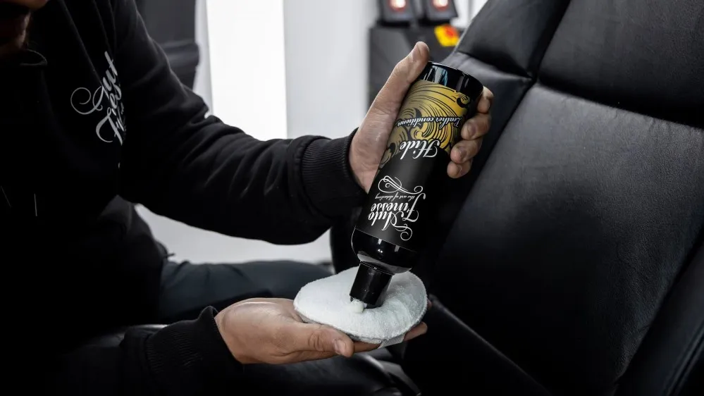 Vyživení kůže a kondicionér Auto Finesse Hide 500 ml - foto 4