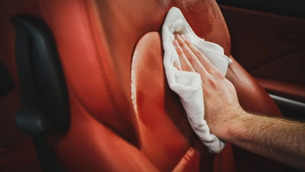 Čistič kožených sedaček a čalounění v autě Auto Finesse Hide 500 ml - foto 4