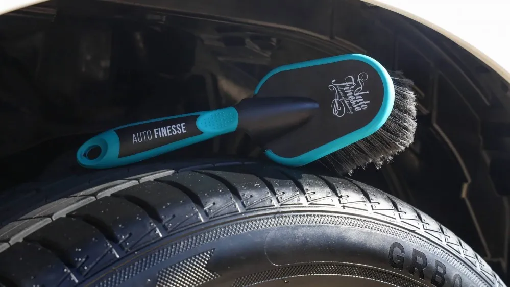 Kartáč na podběhy Auto Finesse Arch Blaster - foto 1