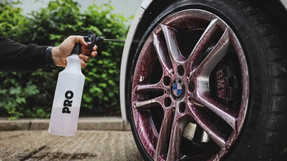 Odstraňovač polétavé rzi a brzdového prachu Auto Finesse Iron Out 5000 ml - foto 2