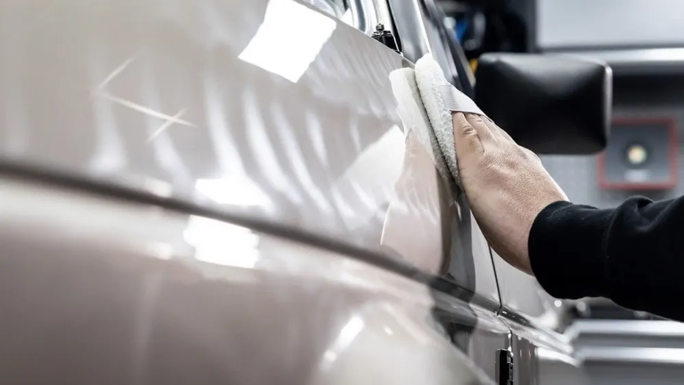 Čistící leštěnka pro přípravu na voskování Auto Finesse Rejuvenate 250 ml - foto 2